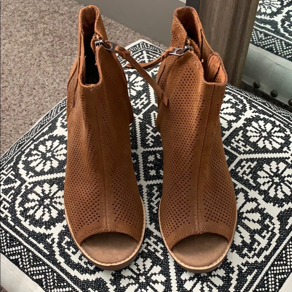 Toms wedges, size 6.5